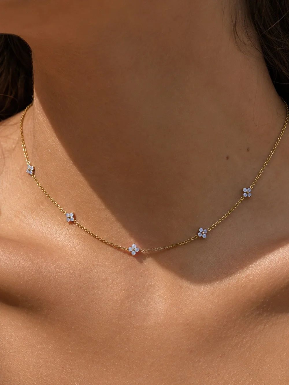 Diamond flower necklace D237